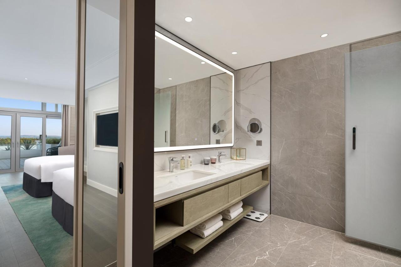 Xiamen International Seaside Hotel -Hotel Corridor Leads To The Stone Exhibition Hall Buitenkant foto
