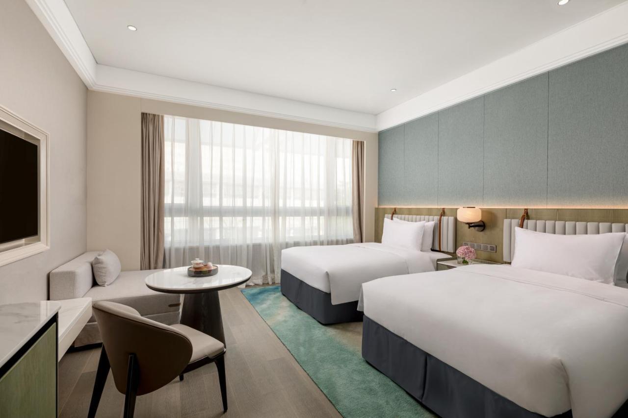 Xiamen International Seaside Hotel -Hotel Corridor Leads To The Stone Exhibition Hall Kamer foto