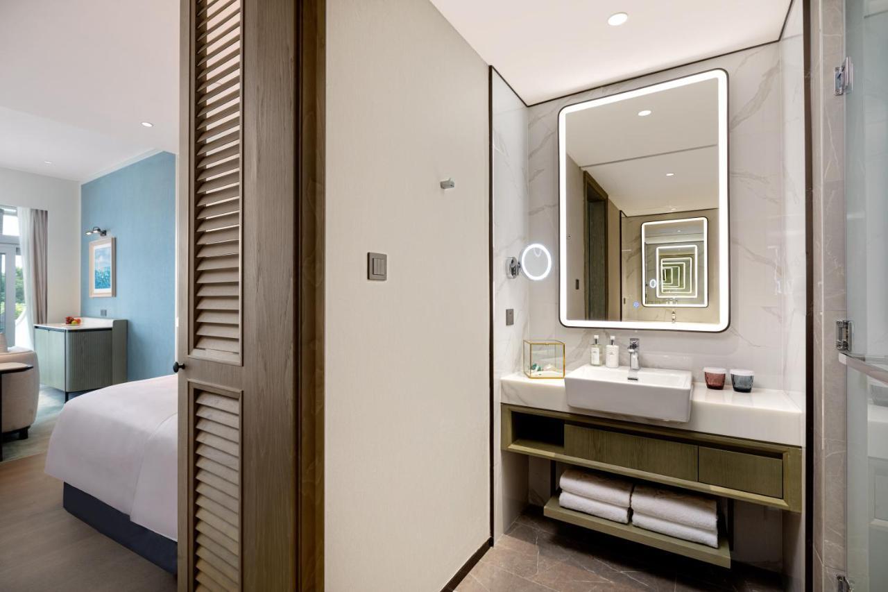 Xiamen International Seaside Hotel -Hotel Corridor Leads To The Stone Exhibition Hall Buitenkant foto