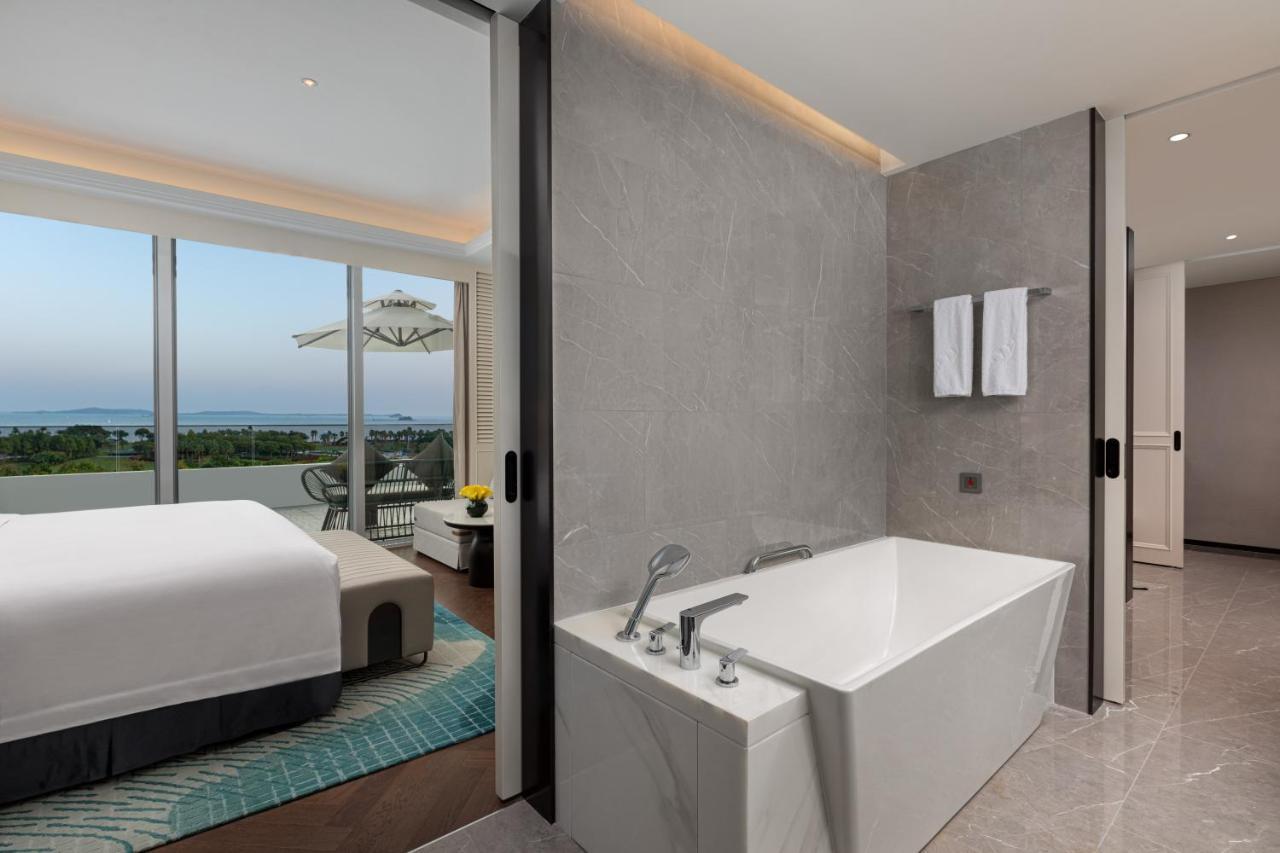 Xiamen International Seaside Hotel -Hotel Corridor Leads To The Stone Exhibition Hall Buitenkant foto