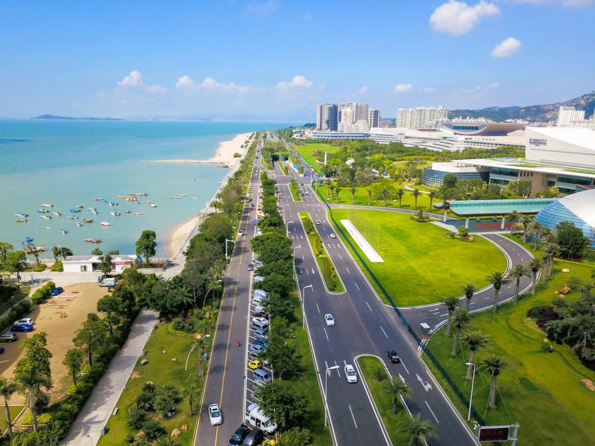 Xiamen International Seaside Hotel -Hotel Corridor Leads To The Stone Exhibition Hall Buitenkant foto