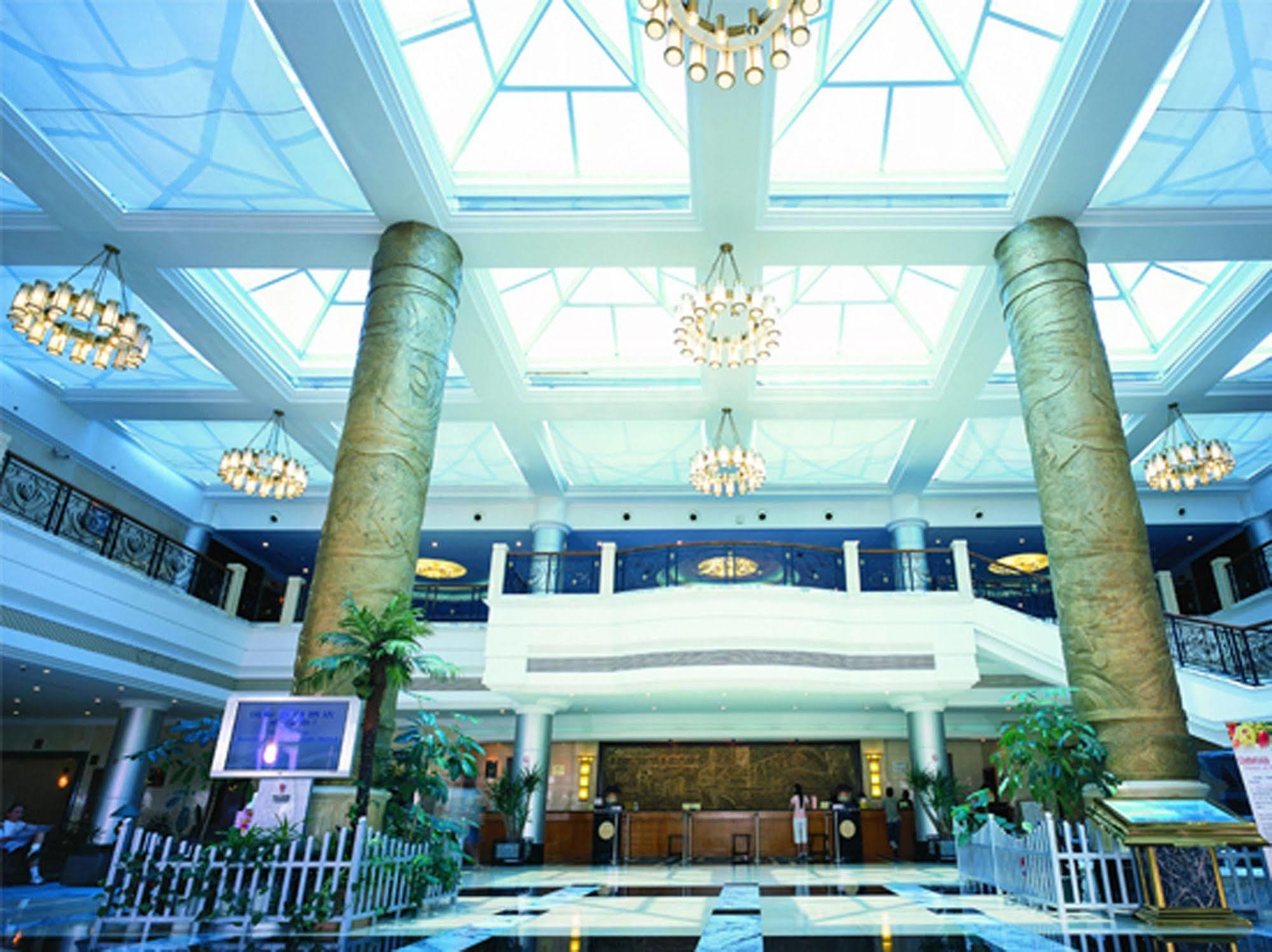Xiamen International Seaside Hotel -Hotel Corridor Leads To The Stone Exhibition Hall Buitenkant foto