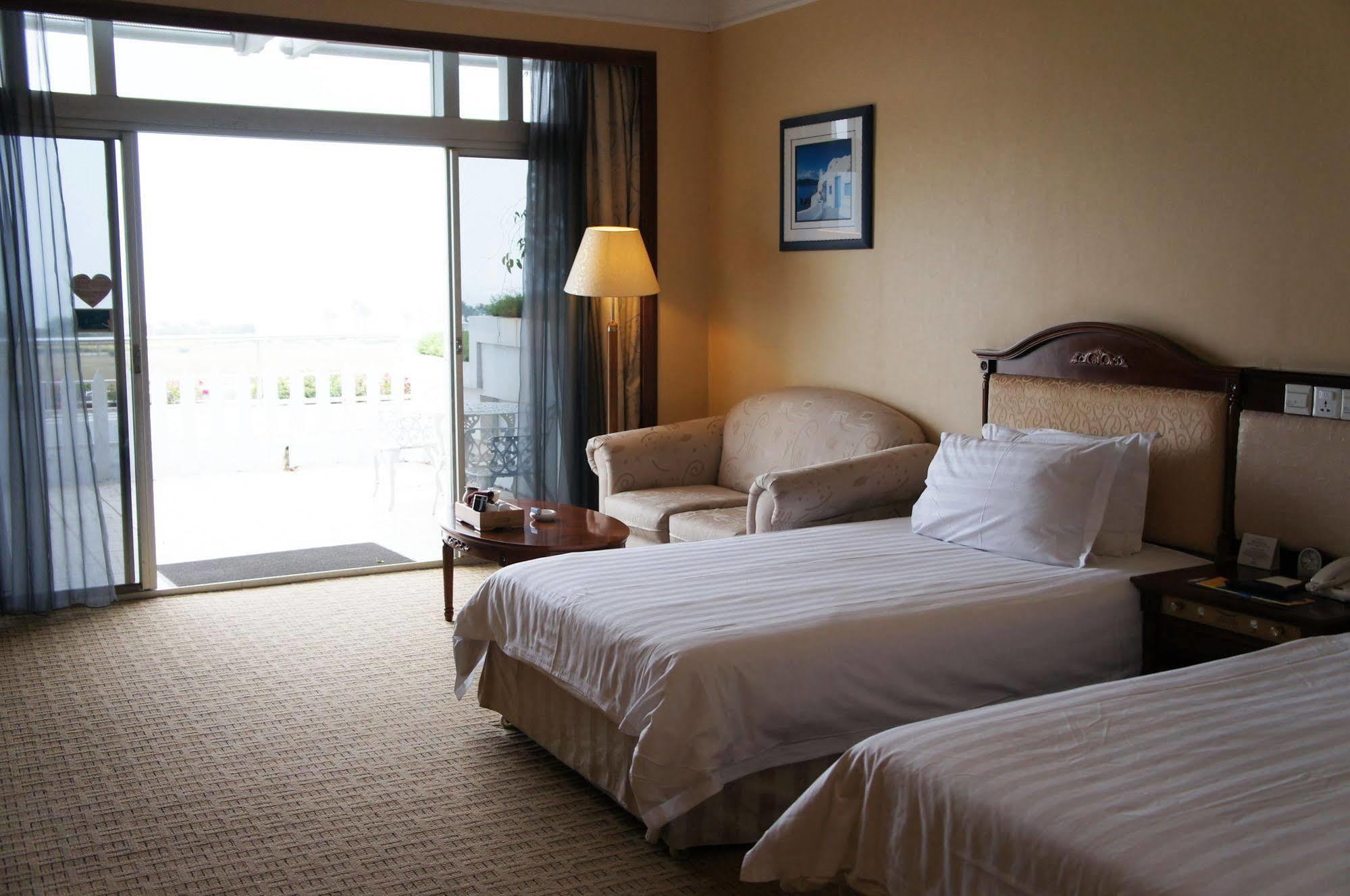 Xiamen International Seaside Hotel -Hotel Corridor Leads To The Stone Exhibition Hall Buitenkant foto