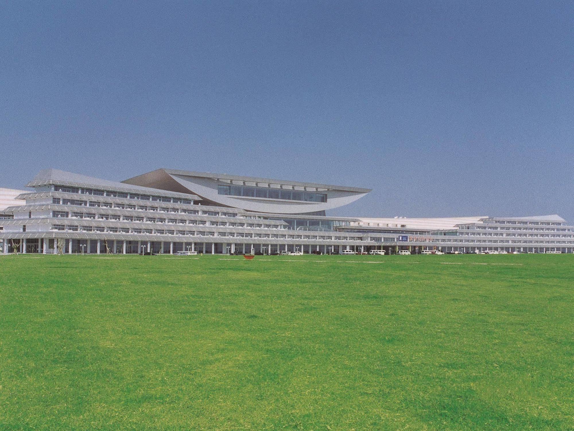 Xiamen International Seaside Hotel -Hotel Corridor Leads To The Stone Exhibition Hall Buitenkant foto