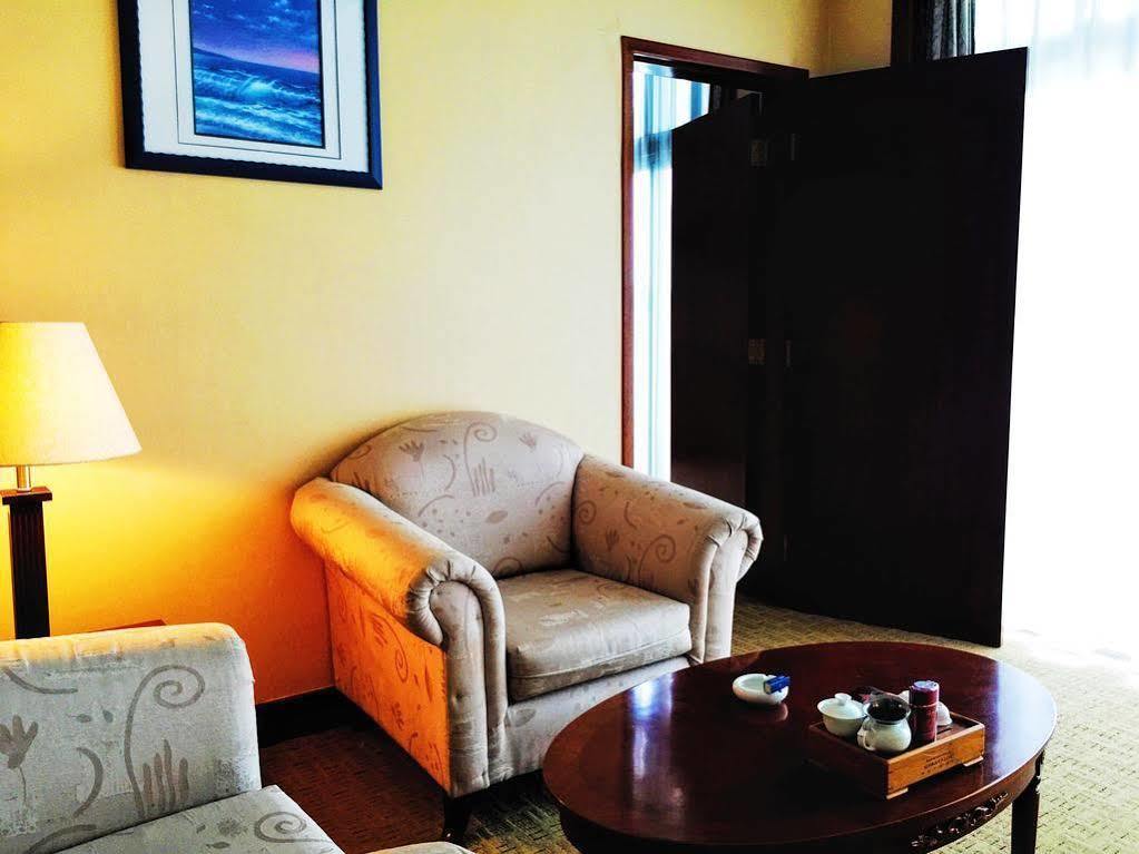 Xiamen International Seaside Hotel -Hotel Corridor Leads To The Stone Exhibition Hall Buitenkant foto