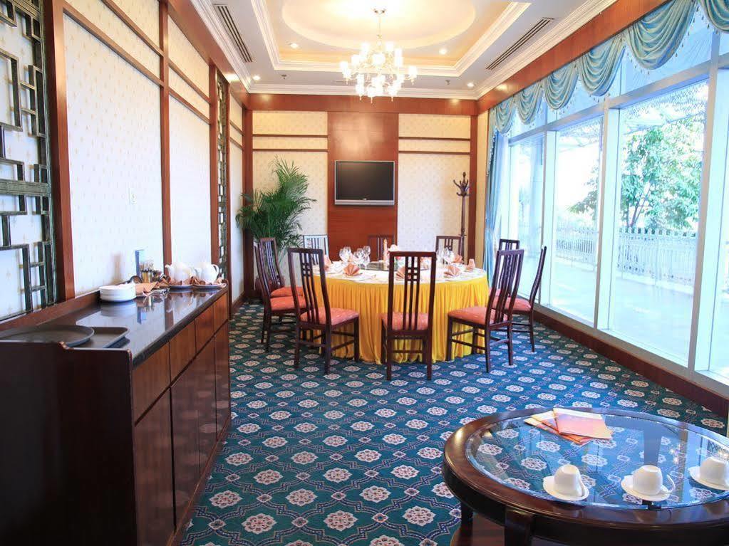 Xiamen International Seaside Hotel -Hotel Corridor Leads To The Stone Exhibition Hall Buitenkant foto